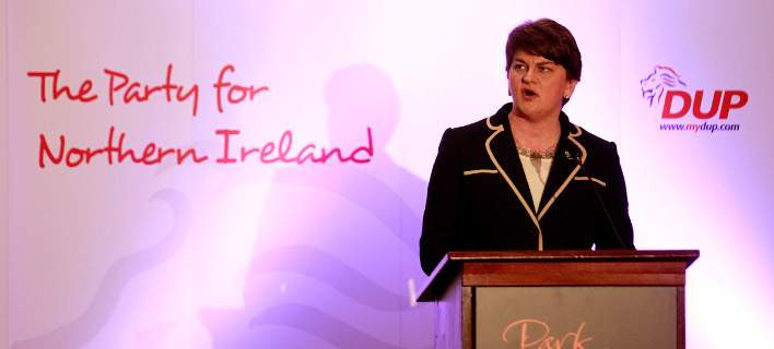 Βρετανία: Ξεκίνησαν οι διαπραγματεύσεις για τη συνεργασία Τόρις με το DUP